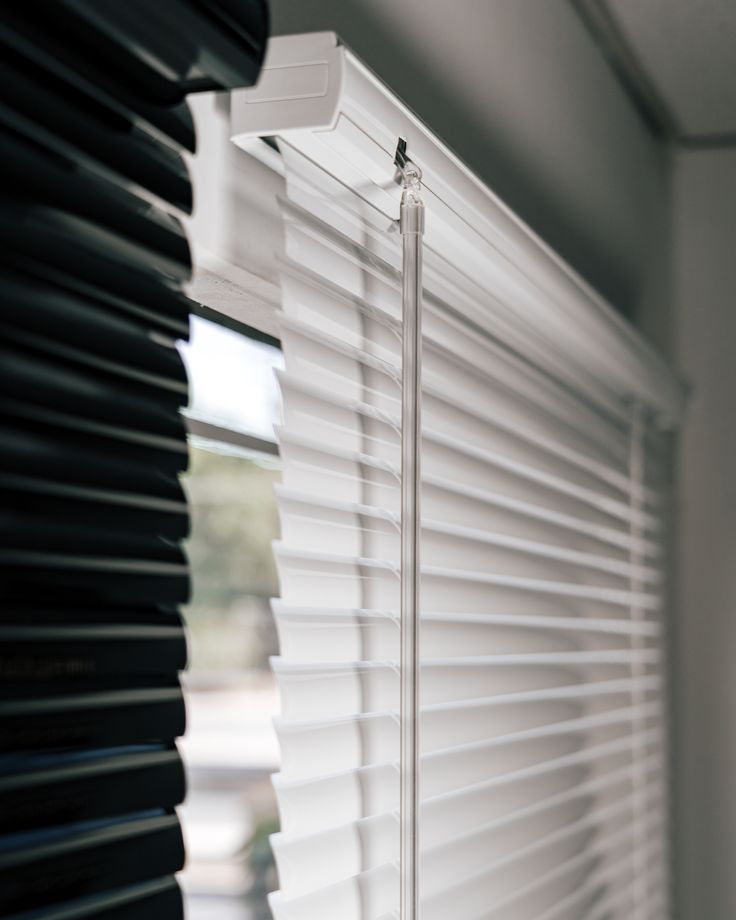 Stellar Tian Luxury PVC Venetian Faux Wood Blinds Louver Window Shutters for Window Motorized Wooden Venetian Blind Cordless Venetian Curtain